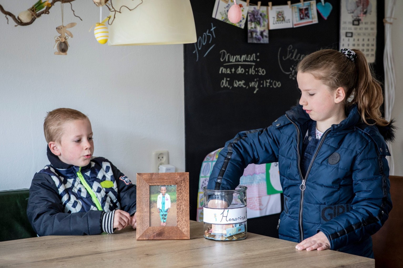 De kinderen van Lars Gerfen sparen voor het sponsorkind