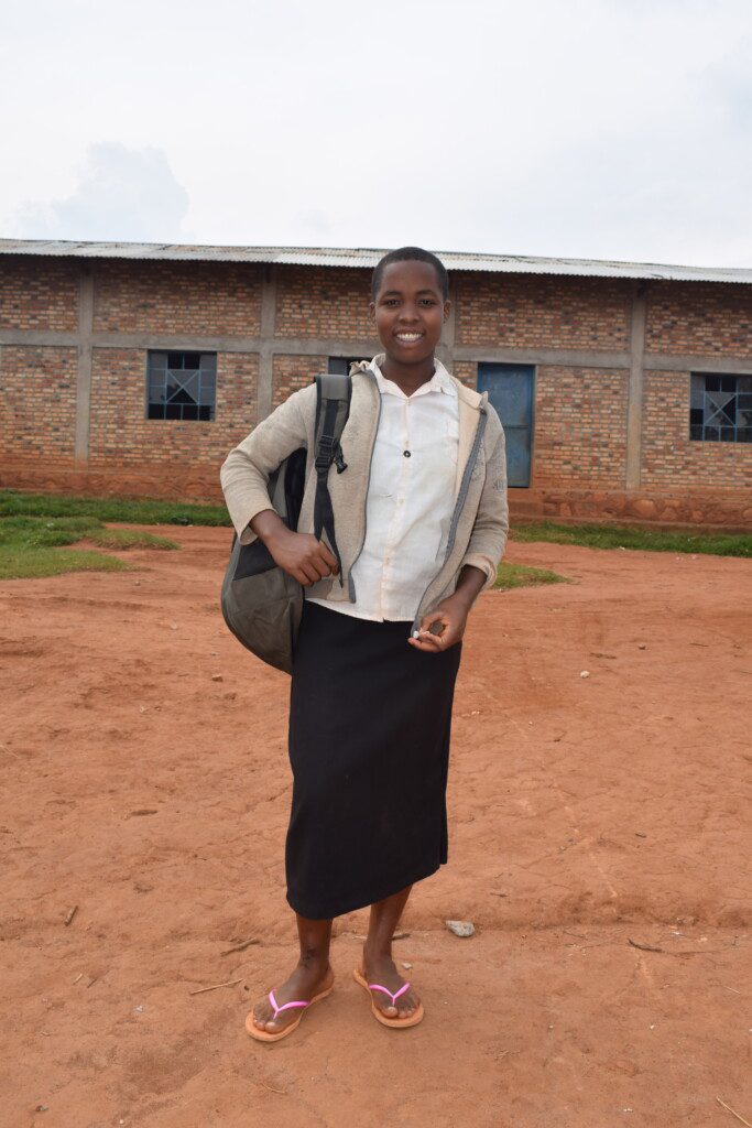 Divine (14) uit Kirundo, Burundi